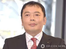 中川家・礼二、15歳長女&6歳長男らと推し活 家族で“敬礼ポーズ”ショットに反響「息子ちゃん、可愛いですね」