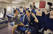 吉岡里帆“CA姿”でにっこり 反響相次ぐ「とっても似合ってます」「かわいい!」