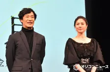 堺雅人&井川遥、号泣する観客の前にサプライズで登場 井川の目にも涙