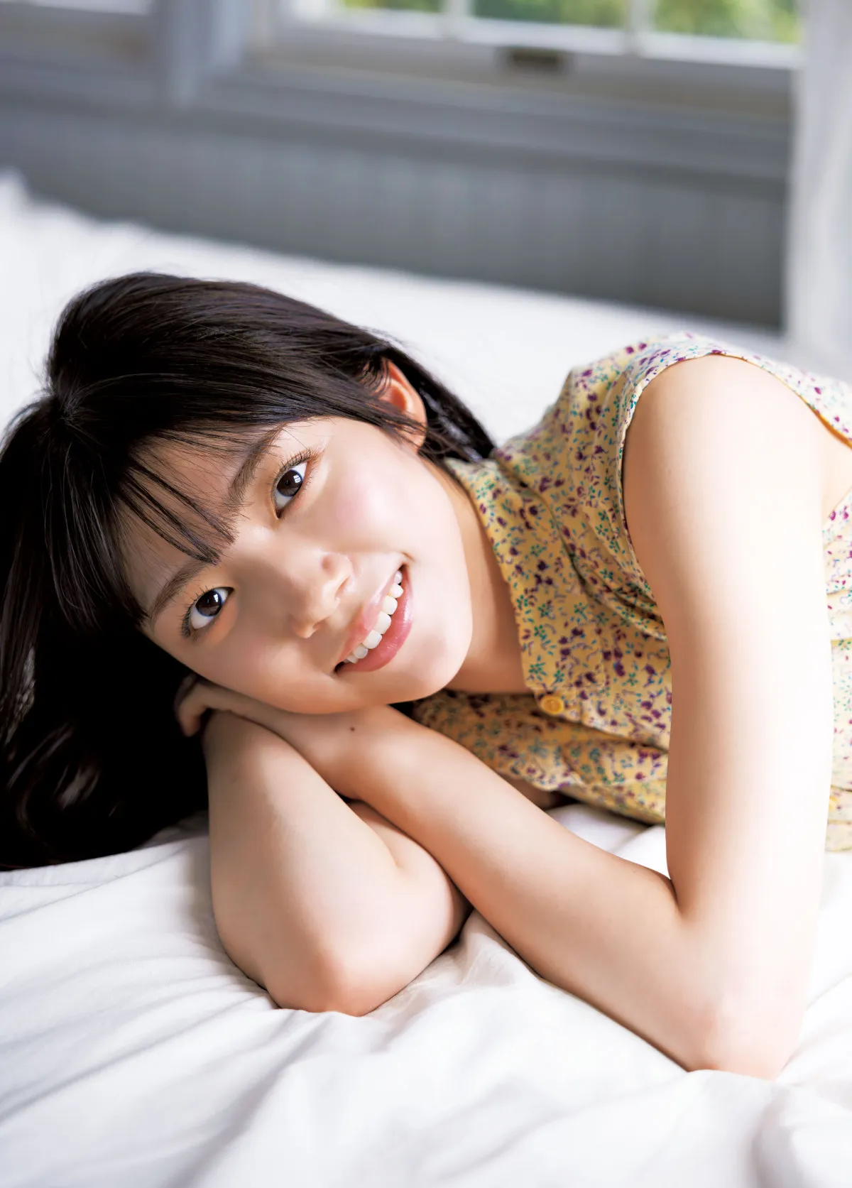 櫻坂46佐藤愛桜『ヤンジャン』で初グラビア挑戦 ノースリワンピやヴァイオリン姿も披露