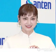 4児の母・平愛梨、子どもの近視対策でブルーライトカットメガネ　専門家から「子どもには必要ない」指摘に驚き