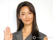 菜々緒、ファン衝撃の“仲良し双子の妹”との2ショット再び “新しい仲間”の登場も予告「名コンビ」「2人とも綺麗で羨ましいです笑」 『カーセンサー』新CMで引き続きロバート秋山と共演