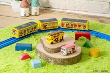 トミカ＆プラレールが絵本『くまのがっこう』と初コラボ　ジャッキーたちがミニカー＆トレインで大集合