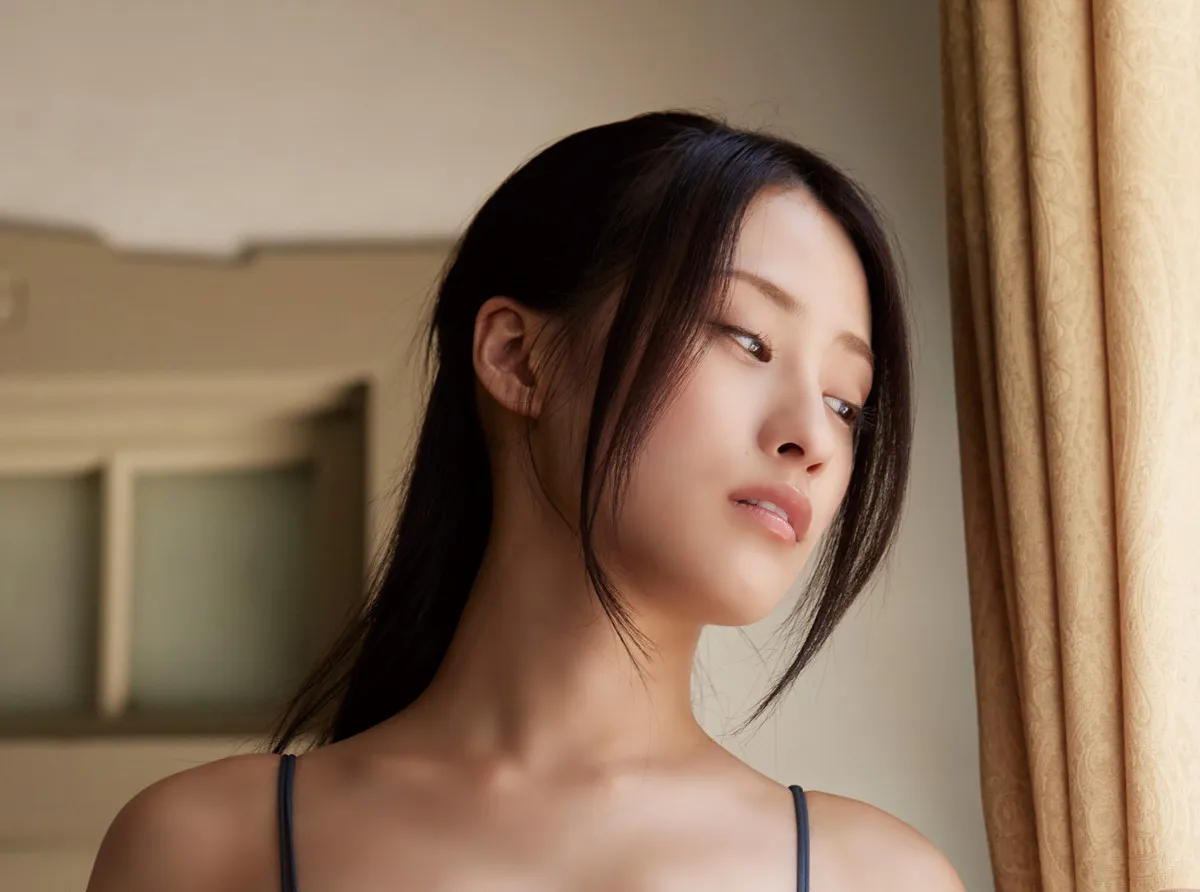 令和最強のメリハリボディ・澄田綾乃、レトロな洋館で美ボディを大胆披露