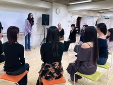 身長168cmのミス・ユニバース・ジャパン2025日本代表・橋本佳央理さんと美馬寛子ナショナルディレクター、2026年度応募者に向け特別レッスン実施 世界大会までの経験・心境を語る