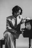 角野隼斗、新作はショパンの名曲と自作曲を交互に収録する“対話的”アルバム 来年1月発売へ
