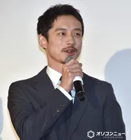 坂口健太郎、さっぱり短髪＆口ひげとあごひげ姿に　役作りで「なかなか大変な役をやっていたんです」