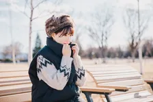 超暖かいのに、見た目はスマート…“着ぶくれ”しない、アウターの下に仕込みたい最強インナーダウン