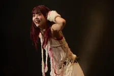 「過去を抱きしめて革命を起こす」──アイナ・ジ・エンド、「プロミスザスター」からの「革命道中」にファン大興奮 熱狂のツアーファイナル