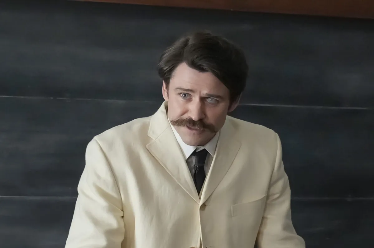 『ばけばけ』ヘブンの授業は生徒たちに受け入れられるのか… 第26回場面カット