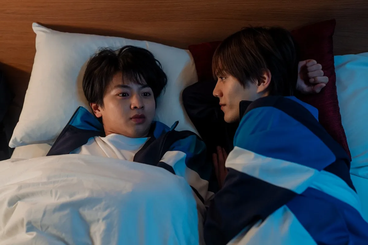 藤本洸大&簡秀吉、1台のベッドをシェア 『修学旅行で仲良くないグループに入りました』第3話あらすじ