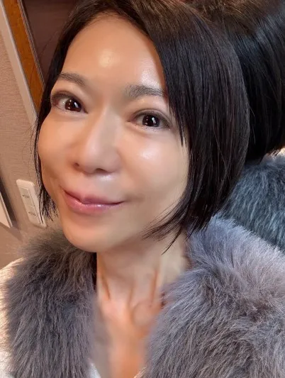 堀ちえみ、“若見え”目指したイメチェン姿に反響「若みえ通り越して幼く見える」「艶々で色っぽい」