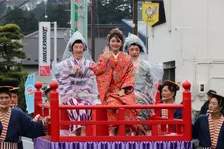 身長169cmのミス日本グランプリ＆ミス着物・石川満里奈がお姫様に　丹羽長重役のあばれる君と棚倉城築城400年記念大名行列参加