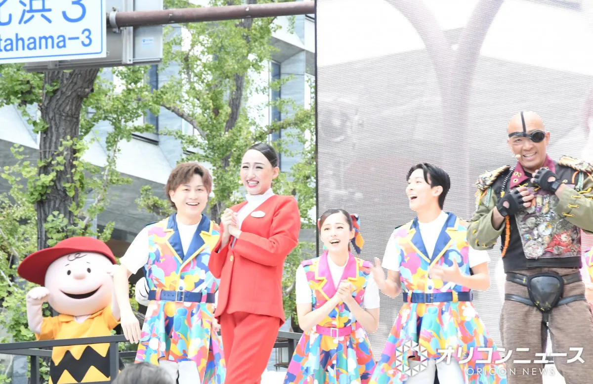 25周年のUSJ、大阪どまんなか御堂筋で感謝　懐かしの楽曲、初披露の衣装、さらにクルー約100人も登場【楽曲一覧あり】