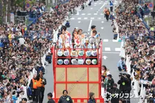 SUPER EIGHT、御堂筋で凱旋熱唱「育ててくれてありがとうございます！」　ファン歓喜【御堂筋ランウェイ】