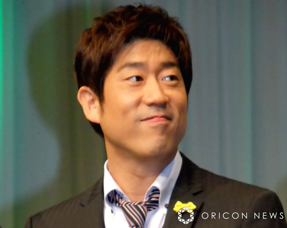 原口あきまさ、タレント妻＆4人の息子“顔出し”家族ショット投稿　サプライズ誕生日祝いに感激「素敵なサプライズ」「原口ファミリー大好きです」