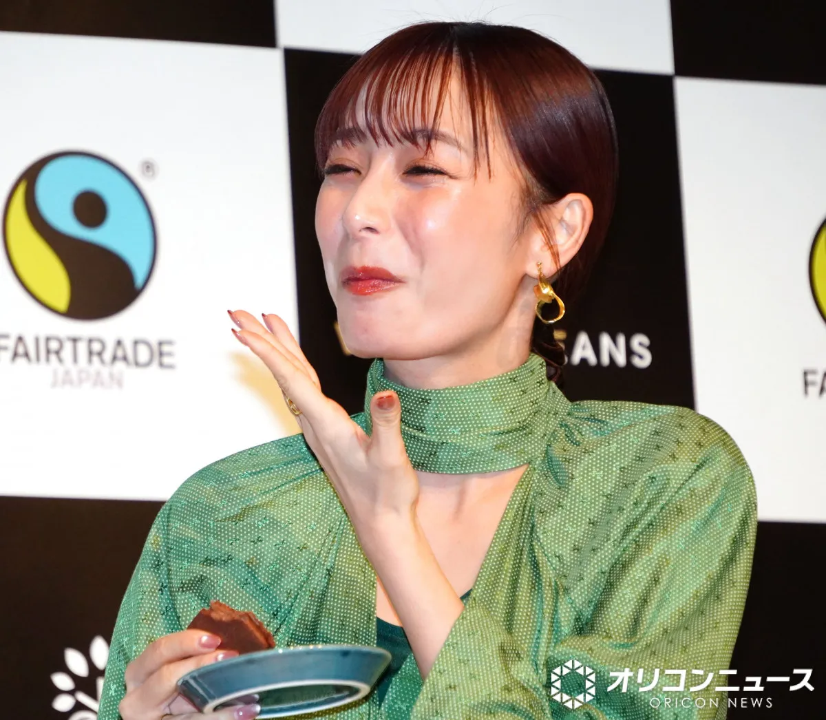 宇垣美里、大好きなチョコレートほお張り照れ笑い　美との関係は「あると信じています」