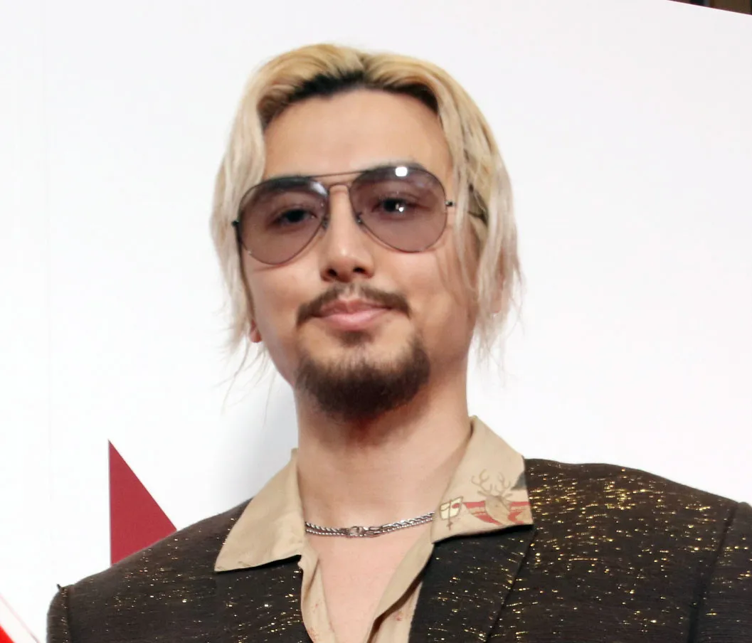 藤井 風、「I Need U Back」MVオフショットを公開　奇抜ビジュアルに「誰かわからなかった」「まじでscandalous」