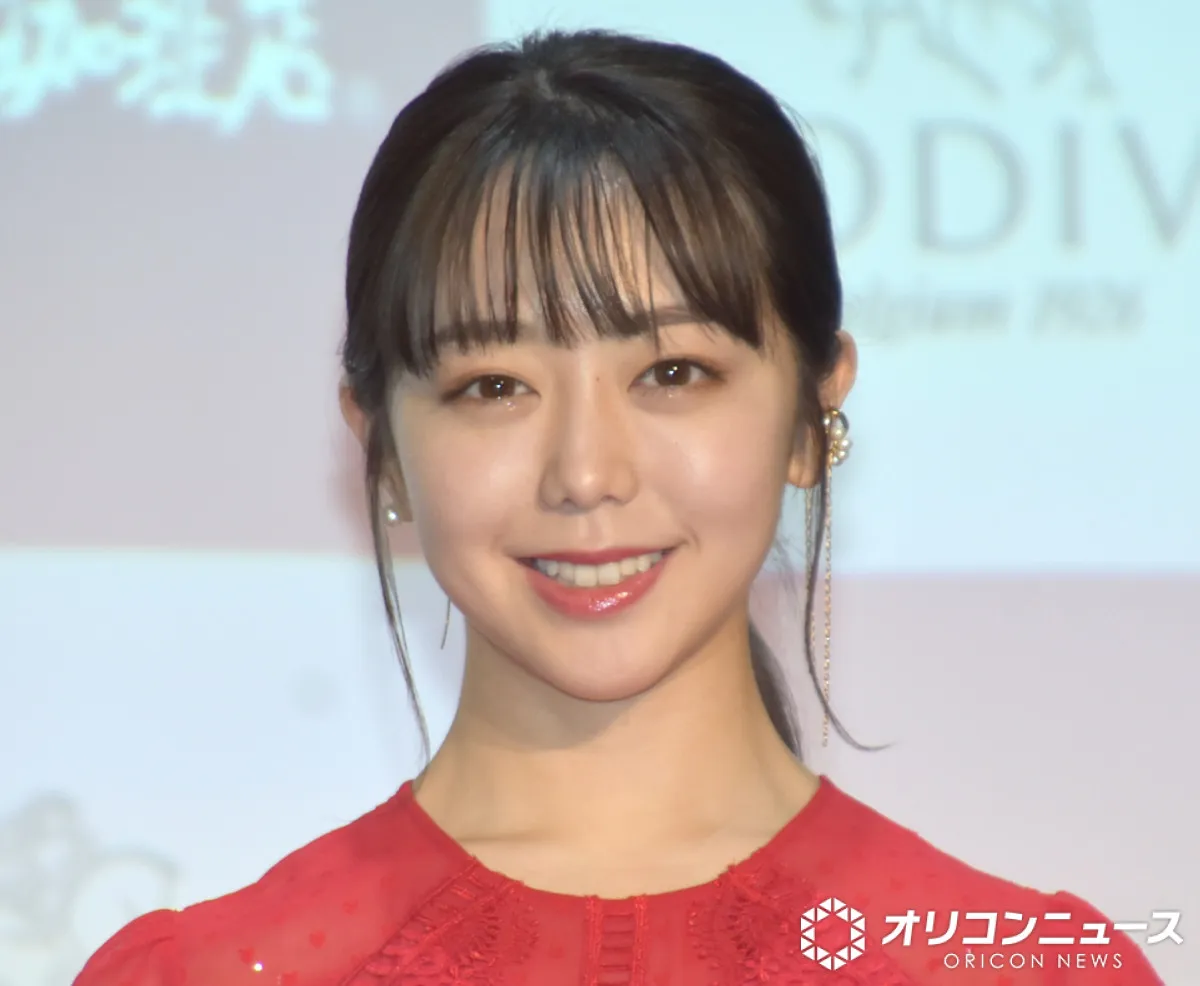 峯岸みなみ、夫・てつや＆父親の“顔出し”2ショットに反響「パパイケメンすぎて声出た」「お父さんカッコよすぎませんか！」