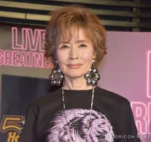 小柳ルミ子、“息子＆娘”と3ショット「とっても華やか～」「美男美女ファミリー」『終幕のロンド』スピンオフドラマオフショット