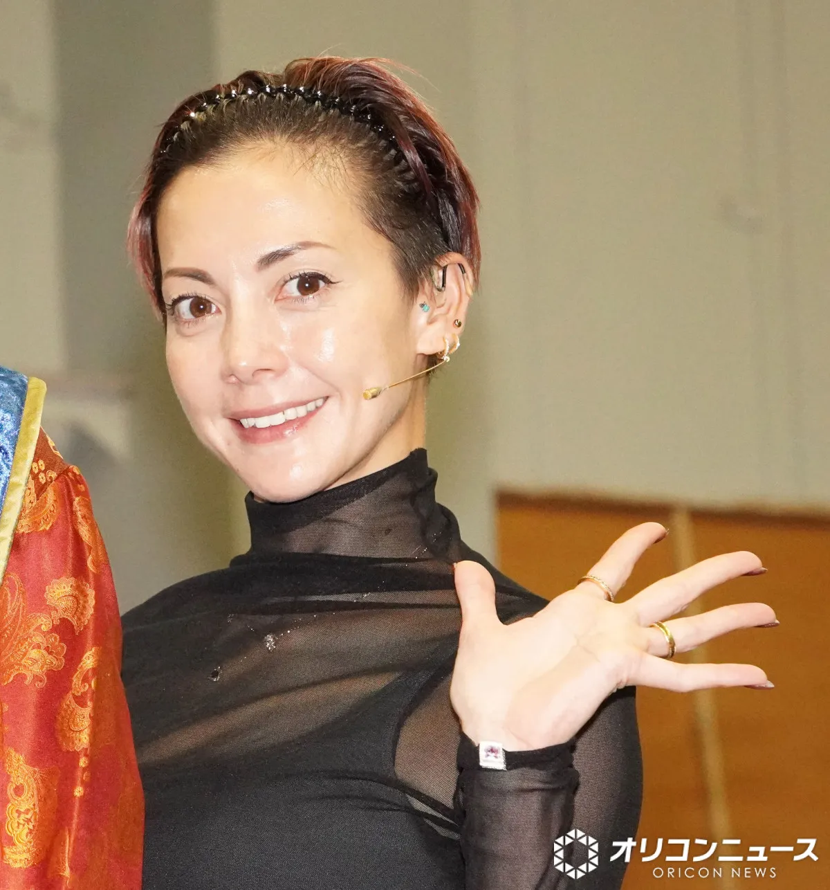 土屋アンナ、幼少期のクリスマスの思い出語る「牛乳が半分なくなって…」