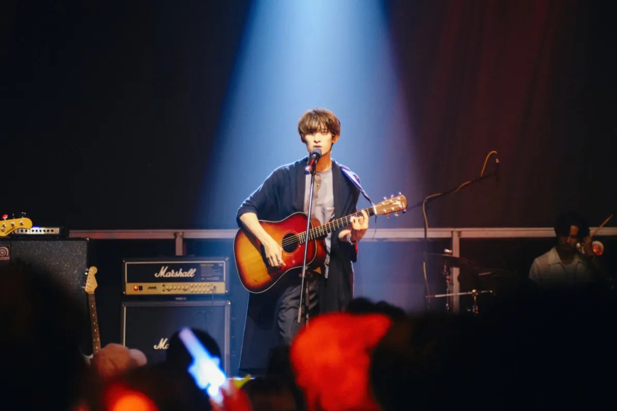 向井康二が“愛する人のため”に熱唱　映画『（LOVE SONG）』ライブシーンの本編映像が初解禁