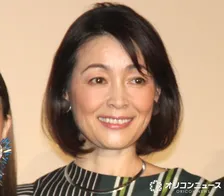 財前直見、両親＆息子と“おそろコーデ”で家族ショット「財前ファミリー勢ぞろい」「家族仲良しっていいですねぇ～！」「楽しそう」