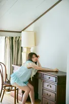 AKB48伊藤百花、水色パジャマ姿ですらり美脚　1stフォトブック裏表紙解禁【コメントあり】