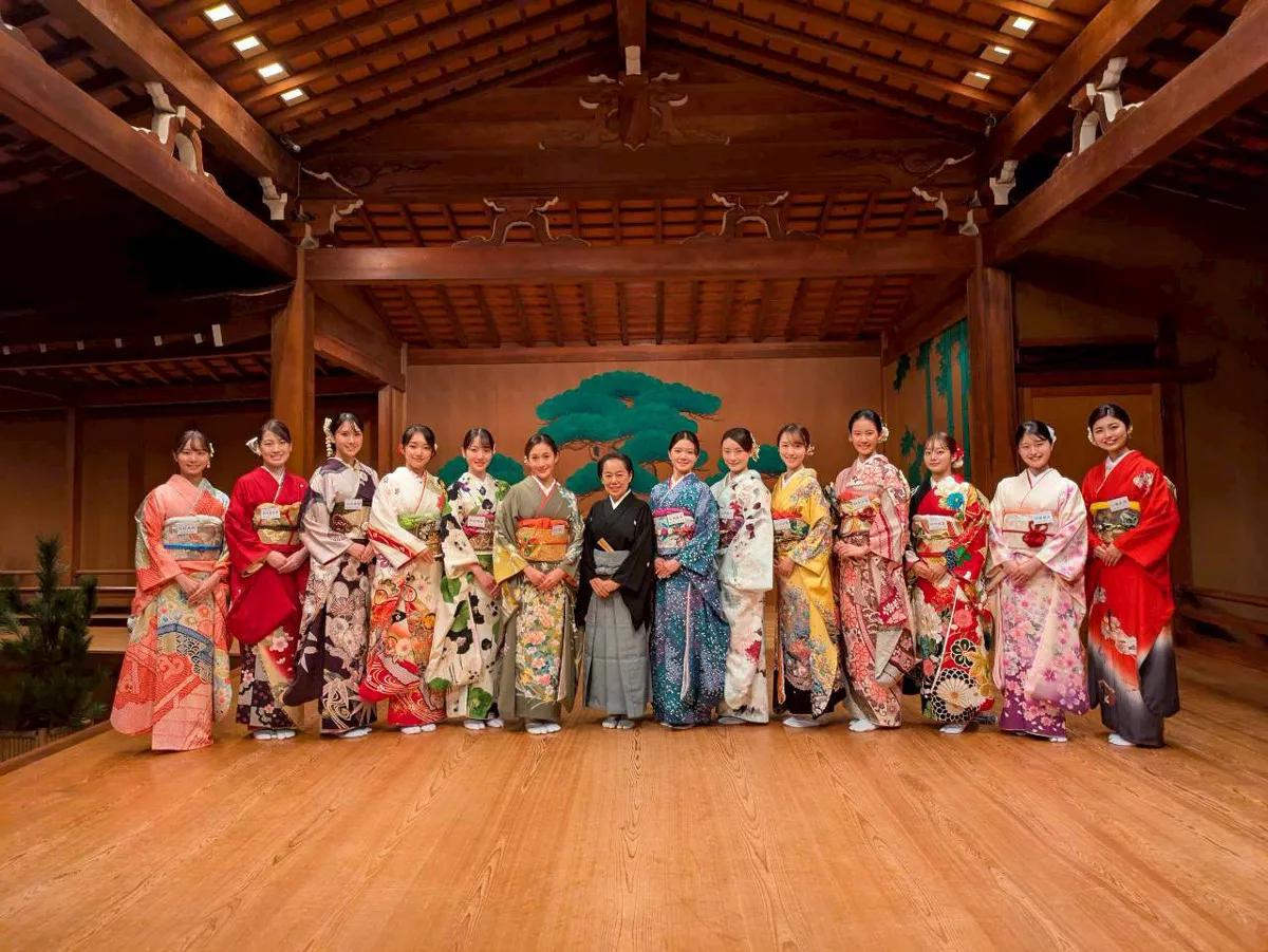 ミス日本コンテスト2026ファイナリスト、能楽堂で面をつける特別体験　能楽シテ方宝生流 関直美先生による講義