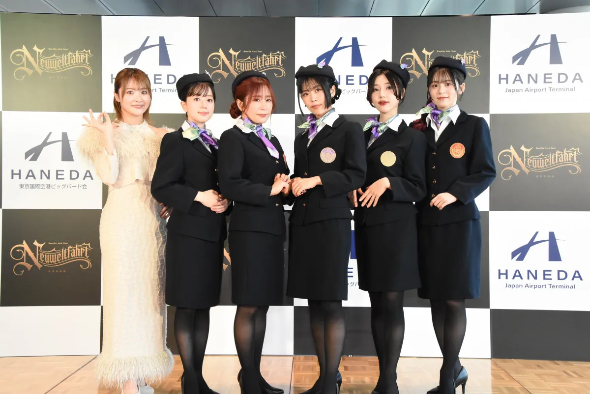 Roselia、似合いすぎ！オリジナルCA姿で記者会見　初のASIA TOUR意気込み