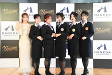 Roselia、似合いすぎ！オリジナルCA姿で記者会見　初のASIA TOUR意気込み