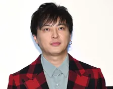 塚本高史、“イケメン弟”との2ショット「最強遺伝子」「兄貴みが素晴らしい」　『じゃあ、あんたが作ってみろよ』で竹内涼真と共演