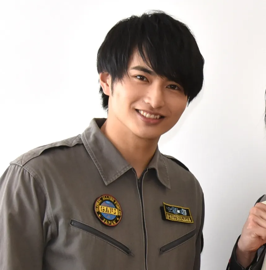 平野宏周“初めてのフライトスーツ着用”にファンツッコミ「ウルトラすげぇ既視感」「違和感仕事してくれ」　『ウルトラマンZ』でハルキ役