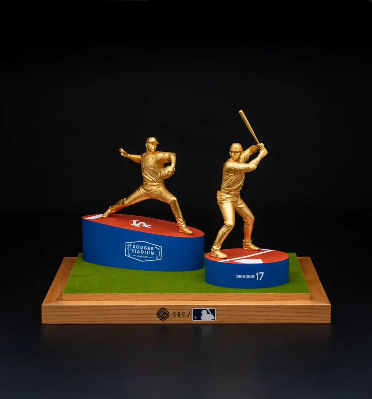 大谷翔平の「等身大の黄金像」大阪に登場…驚異の参考価格発表　「大谷翔平 純金コレクション2025」もずらり