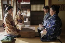 『ばけばけ』ウメもトキと一緒に働く　第32回場面カット