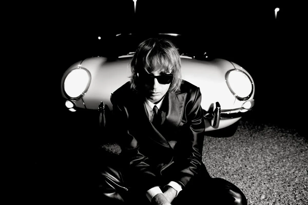 マネスキンのギタリストがソロ始動　ハマ・オカモト×チャド・スミス（RHCP）のリズム隊楽曲も　プロデュースはトム・モレロ（RATM）