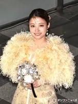 橋本環奈、クリスマスツリー点灯式　イルミネーション以上の輝き放つ