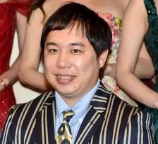 せいや「この状態でドラマの台本覚えていった」　金箔パンイチの衝撃姿にネット反響「芸人すぎる笑」「プロポーズ失敗しそう」