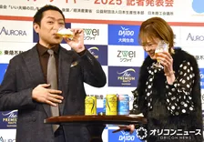 はなわ＆塙智子夫妻、『パートナー・オブ・ザ・イヤー 2025』受賞　副賞のプレモルをがぶ飲み「麦がすごい」