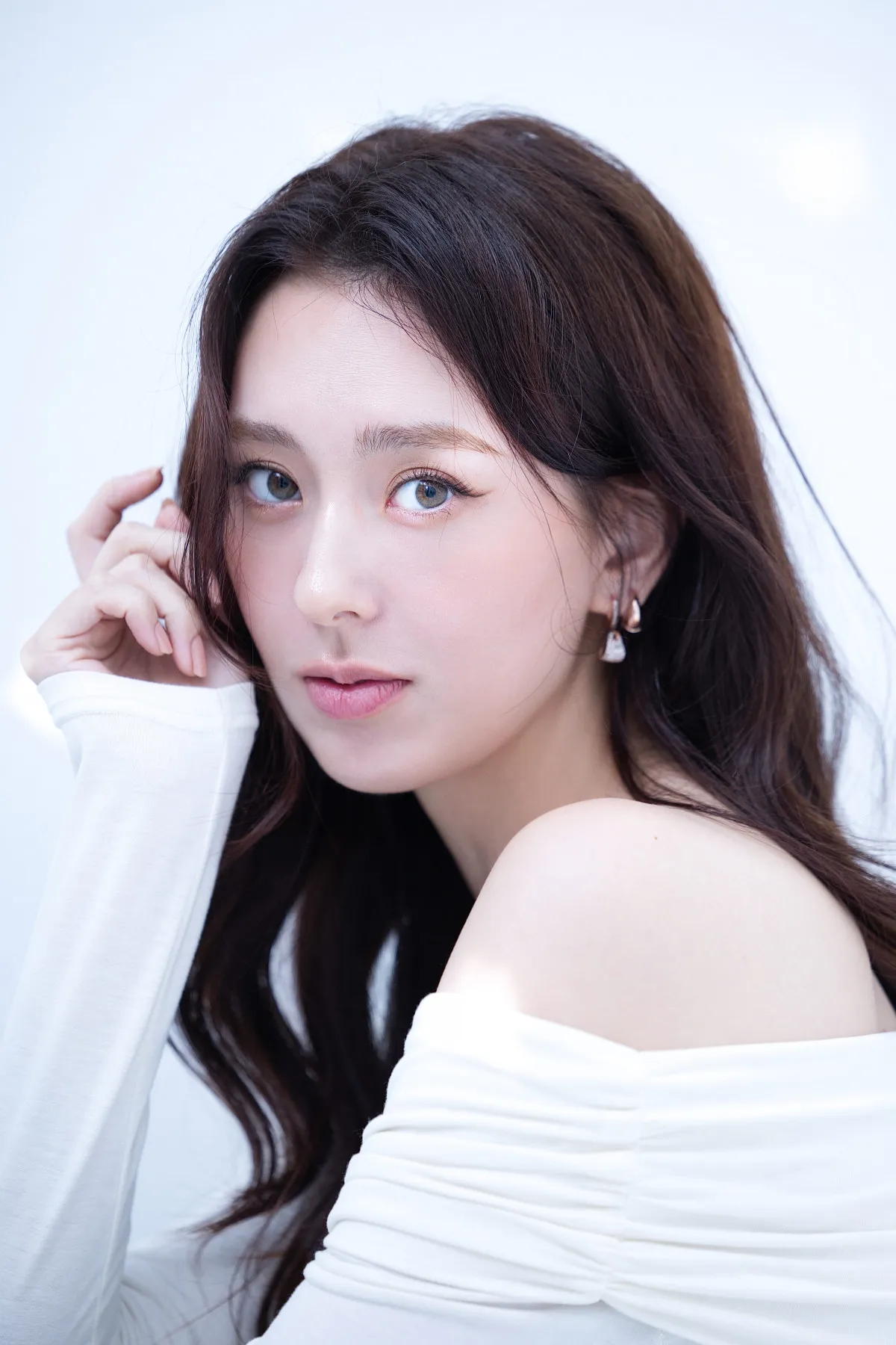 弁護士資格保有のモデル・早坂シャーニィー、事務所所属が決定　SNS総フォロワー150万人越え