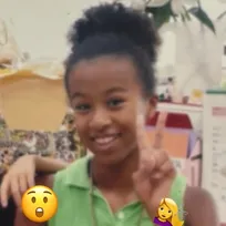 アフロの髪型では“キラキラの存在”になれない？　周囲と違う自分への葛藤を抱いたハーフ美女…縮毛矯正後の姿に35万回再生