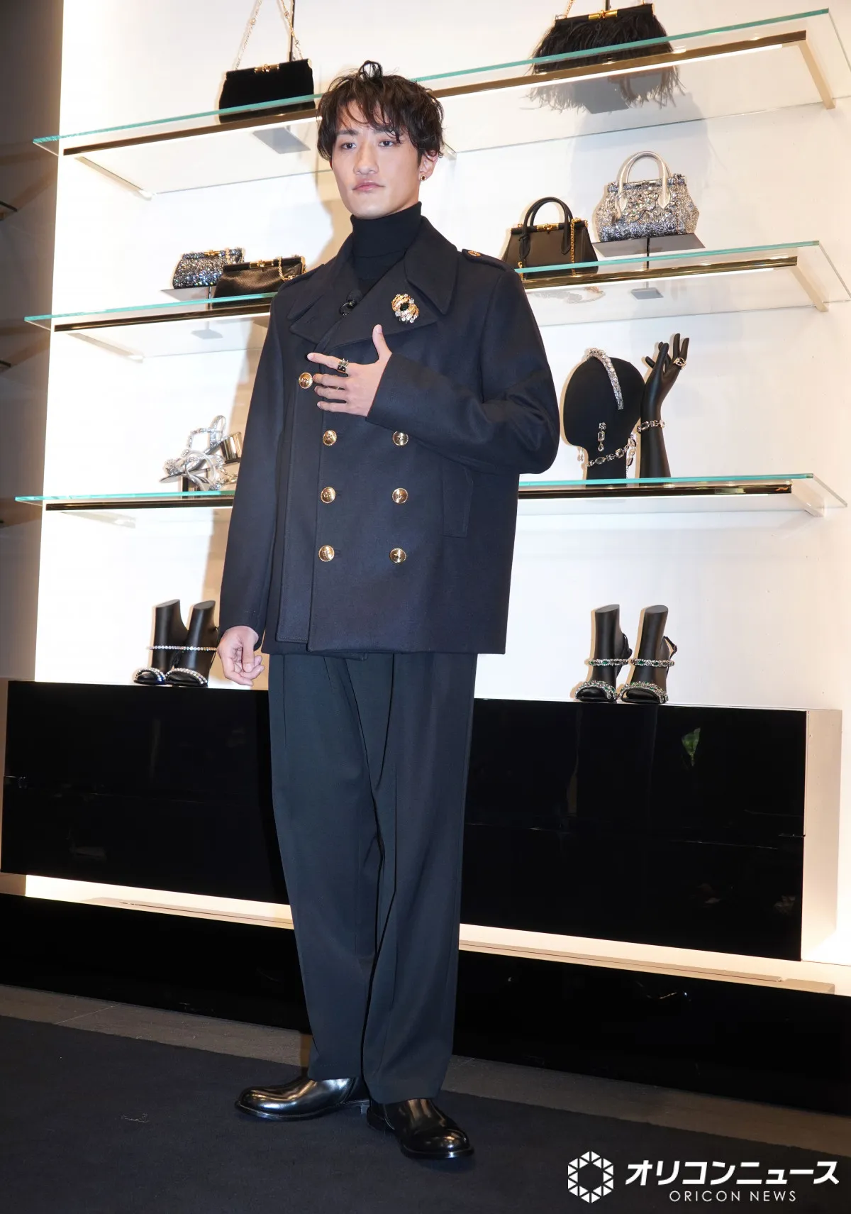 Snow Man岩本照、今年のクリスマスは「ファンのみなさんと最高なホリデー」　2025年は“祝福”続く1年に