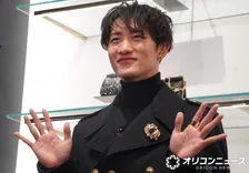 岩本照『ドルチェ＆ガッバーナ』ジャパンアンバサダー就任後初登場　ハプニングにも即座に対応「ボディガードの役をやってるので…」