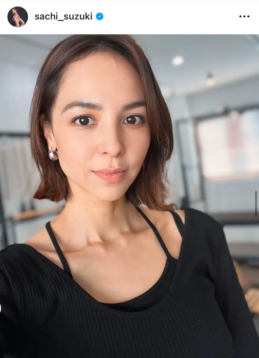 5児の母・鈴木サチ、“ヘビロテ確定”のデニムで決めた私服コーデを紹介「かわかっこいい！」「5児のママに見えない！」