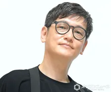 「ビックリ」井浦新、“斬新すぎる”髪型にファン騒然「お茶吹きそうになりました」「植物かと思ったら井浦さんの頭だった」