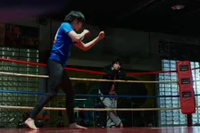 佐久間大介、血のり姿でアクション→食事シーンでほのぼの…『ナイトフラワー』ギャップ感じるメイキング映像公開