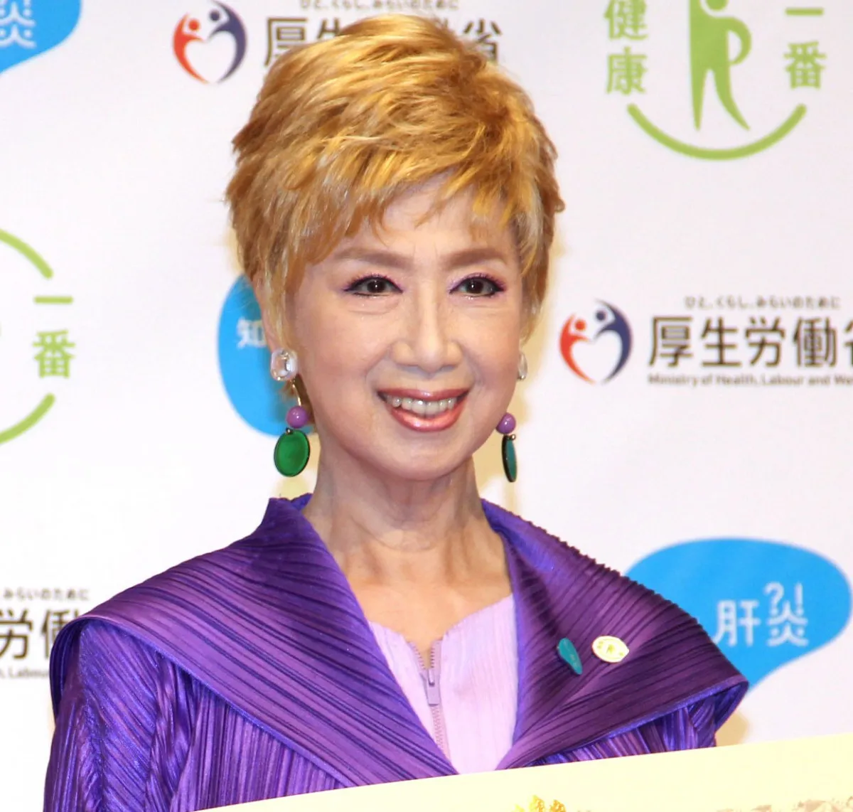 瀬川瑛子、スマホ撮影中に骨折「これからはもっと上手く撮らなきゃなぁ」