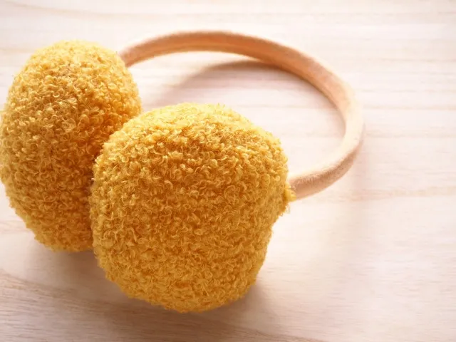 「顔まわりを温めるとぽかぽかに」「凍える風をかわいくシャットアウト」“耳から守る”冬の防寒術