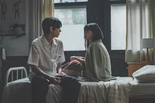 キム・ユジョン、“天使の顔を持つ悪魔”を演じる役作り「完全に飲み込まれる瞬間が…」　キム・ヨンデは「無条件の愛」に魅力を　【韓国ドラマ『親愛なるX』インタビュー】