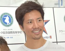 「すごー!!」51歳のケイン・コスギ、ワゴン車飛び越える姿に反響「あの頃のまんま」「22段飛んだ時と同じフォームだ」